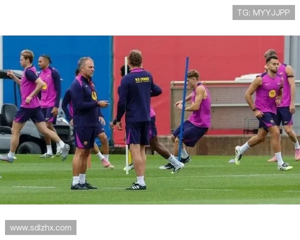 弗里克放假两天后重返训练场专注演练逼抢战术以备战下场比赛